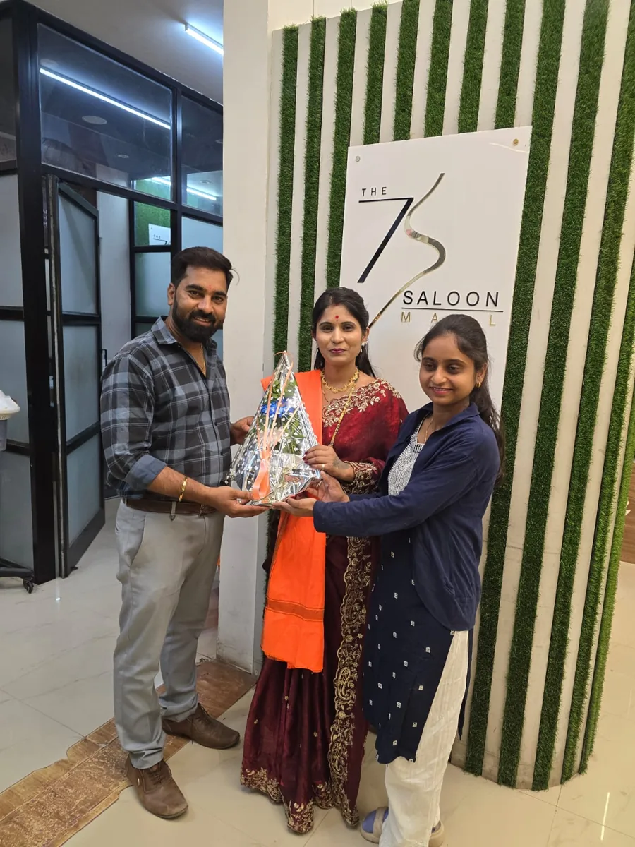 The team at The 7S Saloon Mall, Sangamner